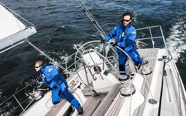 Encuentre ropa de vela para todas las zonas de navegación
