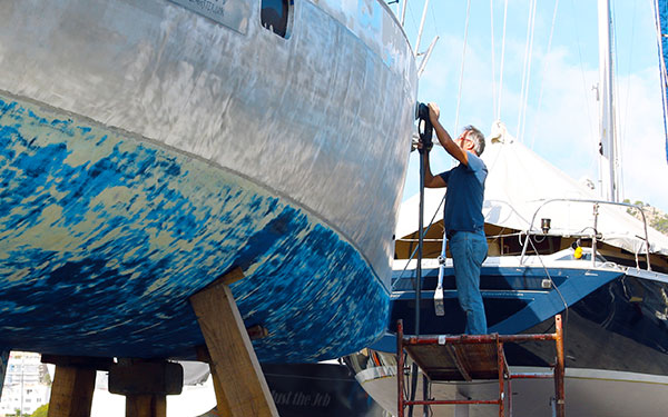 Cómo quitar el antifouling viejo de su barco correctamente