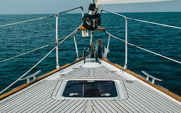 Cómo reparar y sellar las ventanas del barco